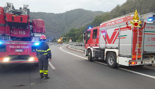 Susa - Incidente in autostrada: famiglia si schianta contro un guardrail, padre e figlio gravemente feriti