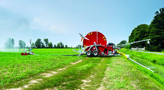 Nichelino - Operaio ferito nei campi, il titolare lo carica sulla Maserati e lo lascia in piazza Bengasi