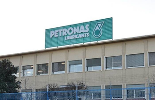 Villastellone - Stellantis taglia la storica commessa a Petronas: 450 posti a rischio