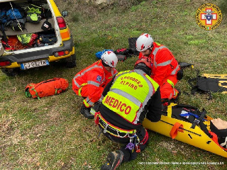 Noasca - Incidente fatale per un turista tedesco che precipita nella cascata e muore