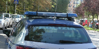 Torino - Dalla carta carburante della Polizia al maxi furto in profumeria: arrestato 25enne