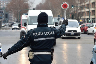 Torino - Weekend di controlli: 8 denunciati per guida in stato d’ebbrezza, 2 aggrediscono gli agenti