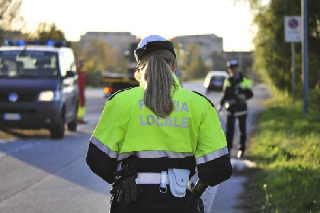 Torino - Scontro tra auto in corso Orbassano: traffico in tilt a Mirafiori Nord, un ferito lieve