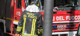 Lombardore - Rimorchio di un camion prende fuoco sulla statale 460: traffico in tilt per un’ora
