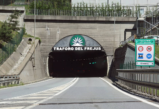 Frejus - Incidente in Francia: code al traforo, chiusa la strada verso l’Italia