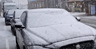 Neve sulle montagne torinesi: imbiancati Sestriere e Bardonecchia, temperature in picchiata