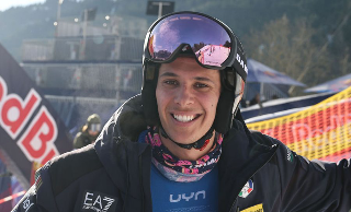 Sestriere - L’ultimo saluto a Matteo Franzoso: funerale con il cappello da finanziere sulla bara