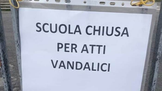 Collegno - Vandali devastano Villa 6: a rischio l’apertura del nuovo polo scolastico Curie-Levi