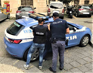 TORINO - Spacciava nascosto su un monopattino: arrestato a San Donato grazie alle segnalazioni via app