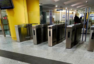 Torino - Mattinata di caos sulla metropolitana: due blocchi tra le 7 e le 9, pendolari e studenti in ritardo