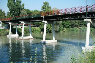 Torino - Riapre la passerella ciclo-pedonale Turin Marathon: nuovo camminamento e ringhiere rinforzate