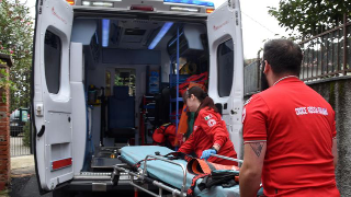 Torino - Tragedia della solitudine: uomo trovato morto in casa dopo giorni