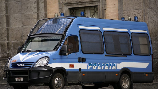 Torino - Poliziotti assenteisti: usavano i furgoni di servizio per lavori in nero, chiuse le indagini