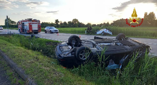 Torino - Tangenziale nord, auto esce di strada e si ribalta: conducente ferito in modo lieve
