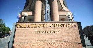 Torino - Evasione dai domiciliari: 19enne si giustifica in Tribunale